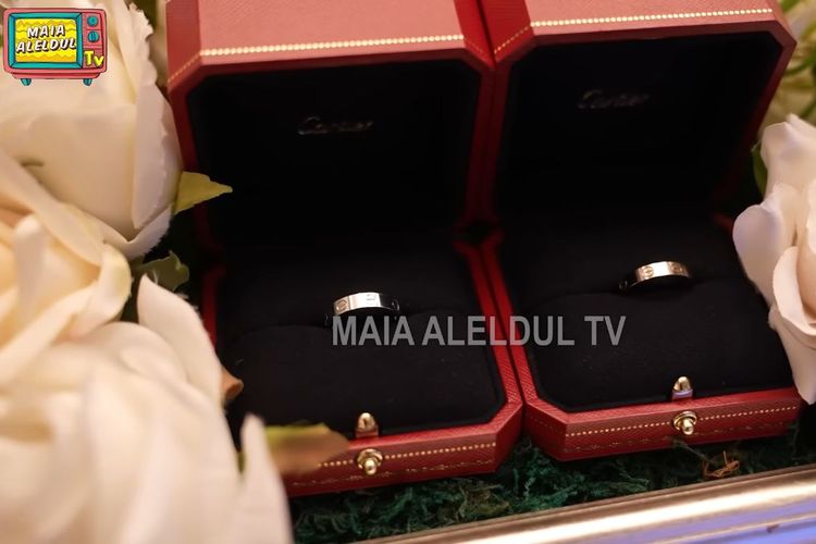 Al Ghazali, seserahan, Alyssa Daguise, Seserahan, seserahan pernikahan, al ghazali menikah, pernikahan al ghazali, pernikahan al ghazali dan alyssa daguise, alyssa daguise menikah, seserahan pernikahan al ghazali, al ghazali dan alyssa daguise menikah, Intip Seserahan Al Ghazali untuk Alyssa Daguise, Ada Tas Branded, 1. Uang euro dan emas, 2. Cincin Cartier, 3. Kalung Chanel, 5. Baju Victoria’s Secret, 6. Tas Celine, 7. Skincare dan makeup Chanel, 8. High heels Valentino