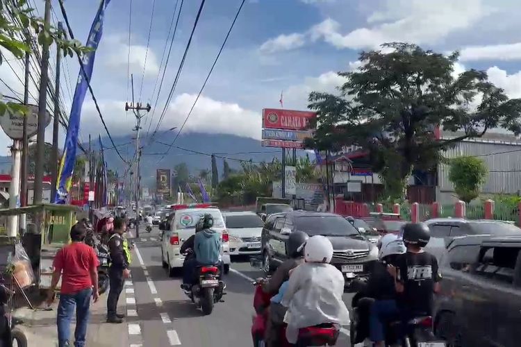 Puncak, arus lalu lintas, jalur alternatif, mobil, Jalur Alternatif ke Puncak Bogor Saat Ganjil Genap dan One Way Berlaku