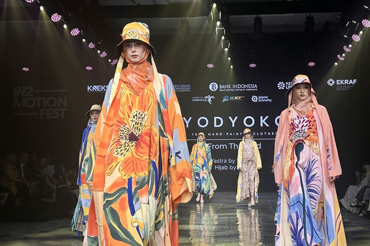 Bank Indonesia, modest fashion, desainer Indonesia, fashion indonesia, in2motionfest 2025, in2motionfest, IN2MOTIONFEST 2025 Pamerkan Karya Ratusan Desainer Lokal dan Internasional, IN2MOTIONFEST 2025 kembali digelar, Tarian dan peragaan busana warnai opening ceremony, Kolaborasi desainer internasional dan lokal, Modest fashion Indonesia menuju kancah dunia