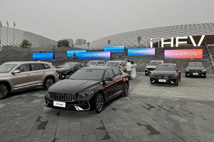 Geely, i-HEV, full hybrid, mobil hybrid, Geely Luncurkan Teknologi i-HEV Terbaru, Diklaim Tembus 45 Km/Liter