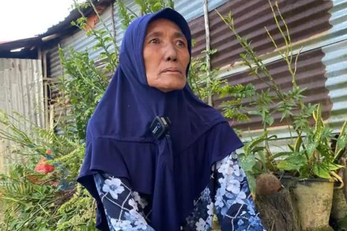Nenek Siin, Batam, penipuan rumah Batam, penipuan jual beli rumah Batam, korban penipuan Batam, kisah warga Batam, rumah murah Batam, penipuan batam, Setahun Lapor Polisi, Nenek Siin Korban Penipuan Rumah di Batam Belum Dapat Kepastian, Hidup di Gubuk Tanpa Listrik dan Air Bersih, Awal Mula Penipuan Rumah Rp 75 Juta, Janji Manis yang Berujung Pahit, Dihina Saat Menagih Uang, Laporan Polisi dan Harapan Keadilan, Mimpi yang Pupus di Senja Galang