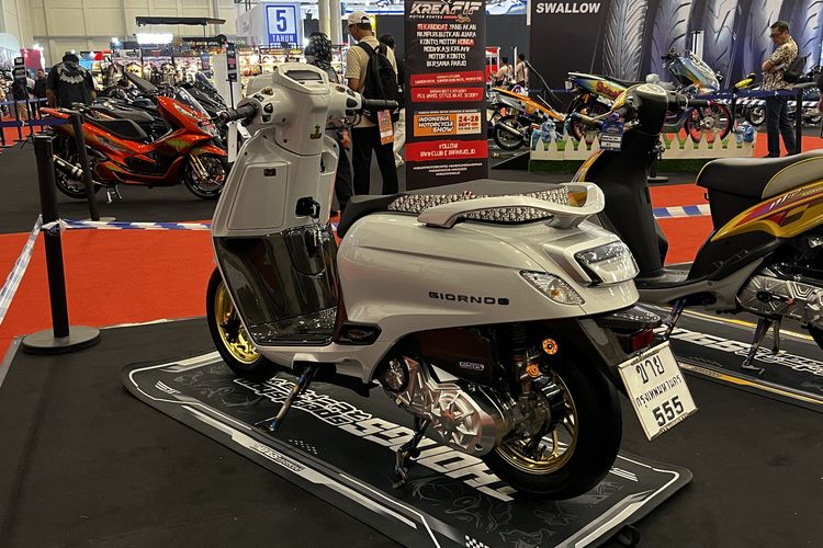 Modifikasi motor, Honda Giorno, IMOS 2025, skutik neo klasik, Honda Giorno: Paduan Klasik dan Modifikasi Menarik di IMOS 2025