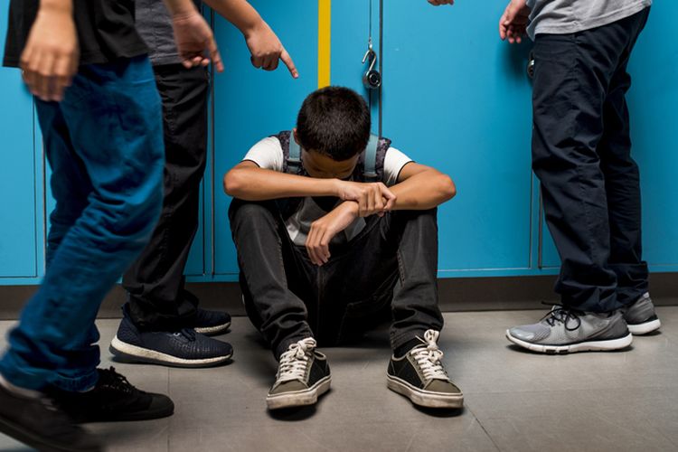 Bullying, perundungan, bullying, bullying di sekolah, mencegah bullying, mencegah bullying di sekolah, bagaimana mencegah bullying di sekolah, mencegah bullying di lingkup sekolah, 5 Cara Cegah Bullying di Lingkup Sekolah Menurut Psikolog, 1. Membangun budaya positif di lingkungan sekolah, 2. Menyediakan sistem pelaporan dan penanganan bullying yang jelas, 3. Memantau perubahan perilaku anak, 4. Memperkuat kolaborasi antara sekolah dan orangtua, 5. Mengedukasi guru dan siswa mengenai dampak bullying