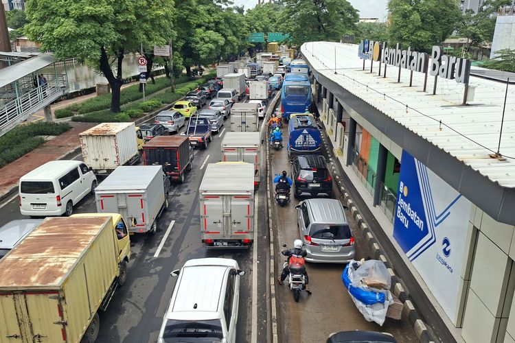 kecelakaan lalu lintas, Polda Metro Jaya, cuaca ekstrem, Kerusakan jalan, Jakarta Hadapi Kerusakan Jalan Akibat Cuaca Ekstrem