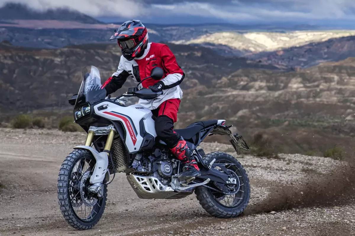 Ducati DesertX 2026, Ducati DesertX 2026: Evolusi Off-Road dengan Mesin V2 890 cc