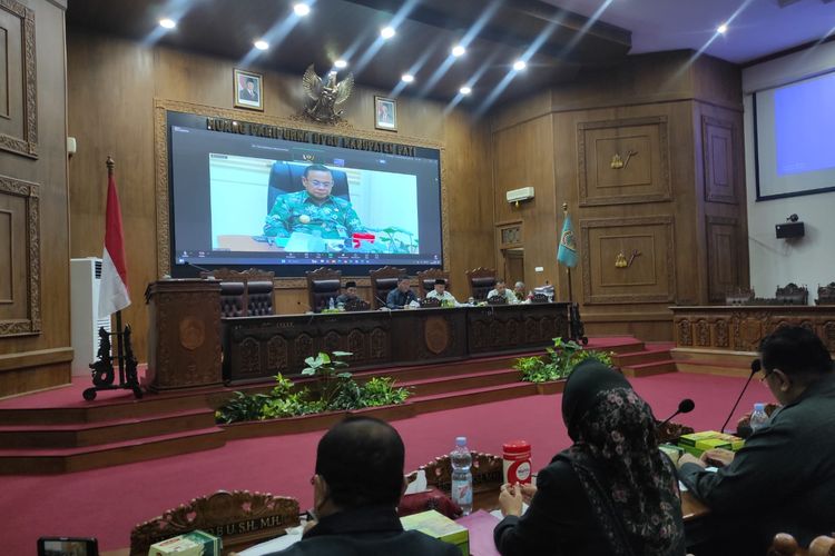 bupati pati, bupati pati sudewo, Bupati Sudewo, pemakzulan Bupati Pati, pemakzulan bupati, Tak Jadi Dimakzulkan, Bupati Pati Sudewo Diminta Benahi Kinerja, Hasil Voting Paripurna DPRD: 36 Anggota Tolak Pemakzulan, Kritik Tetap Ada, DPRD Minta Bupati Berbenah, Fraksi-Fraksi Sepakat Beri Rekomendasi, Temuan Pansus: 12 Poin Evaluasi Kebijakan