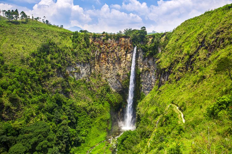 air terjun, Indonesia, 8 Air Terjun Paling Cantik di Indonesia untuk Pecinta Petualangan