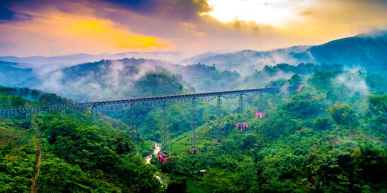 kereta wisata, reaktivasi jalur kereta, kereta jakarta bandung, woosh, kereta pajajaran, pemandangan jakarta bandung, Percepatan Perjalanan KA Jakarta-Bandung
