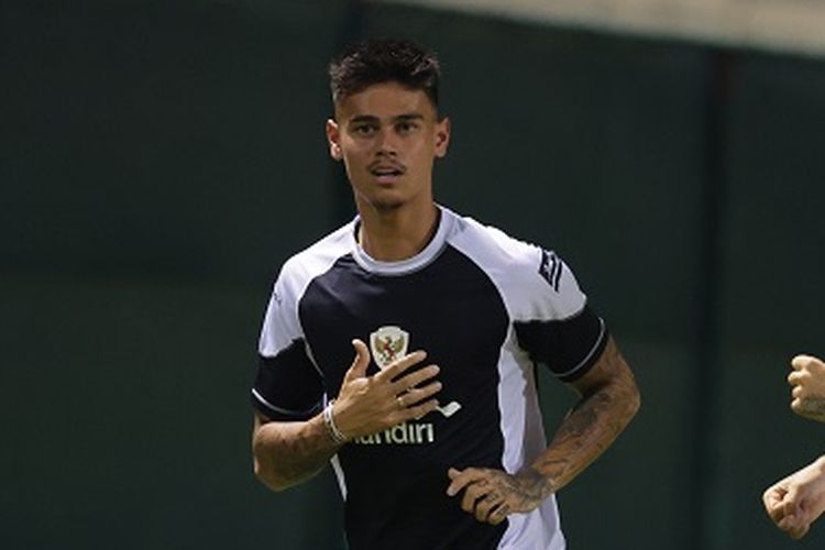 Timnas Indonesia, Liga Belanda, Eredivisie, FC Twente, FIFA Matchday, kualifikasi piala dunia, NAC Breda, Mees Hilgers, Bek Timnas Indonesia Mees Hilgers Dikabarkan Bertahan di FC Twente