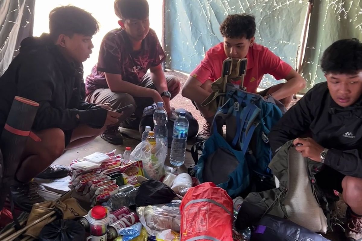 pendaki gunung buthak, pendakian Gunung Buthak, pendakian gunung butak via panderman, Barang Pendaki Gunung Buthak via Kota Batu Kini Dicek, Sampah Wajib Dibawa Turun