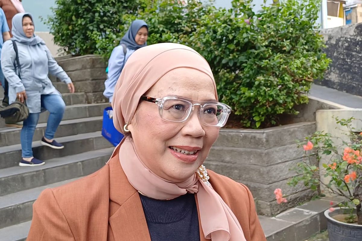 Dewi Yull, Gisca Sahetapy, hubungan mertua dan menantu, Merdianti Octavia, hubungan ibu mertua dan menantu perempuan, dewi yull tak pernah marahi anak dan menantu, menjaga keharmonisan keluarga ala dewi yull, Dewi Yull Mengaku Tak Pernah Marahi Anak dan Menantu, Ini Alasannya