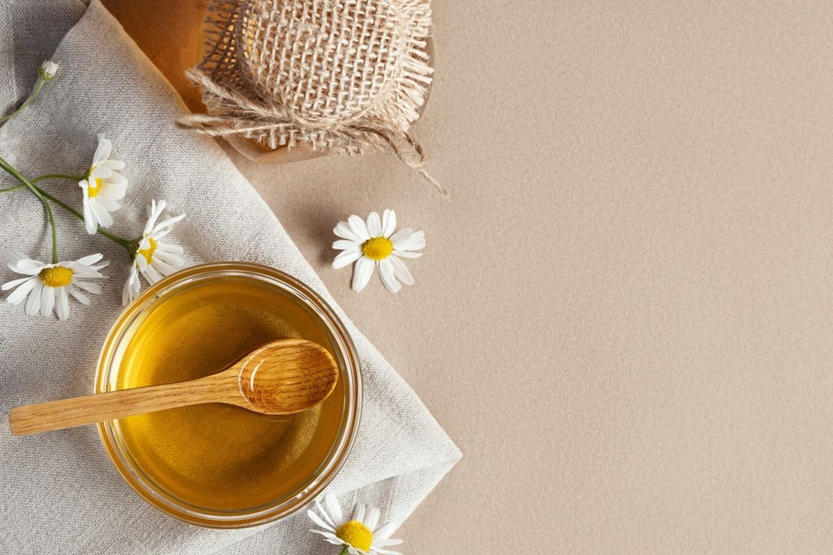 Cara Menyimpan Madu, cara menyimpan madu, penyimpanan madu, madu kristal, cara menyimpan madu agar tahan lama, Kenapa Madu Tak Boleh Disimpan di Kulkas? Ini Alasannya, Alasan Madu Tidak Boleh Dimasukkan ke Kulkas, Madu Tidak Membusuk, Meski Disimpan di Suhu Ruang, Cara Menyimpan Madu yang Benar, Masa Simpan Madu dan Perubahan yang Normal Terjadi, Pilih Produsen Madu Berkualitas