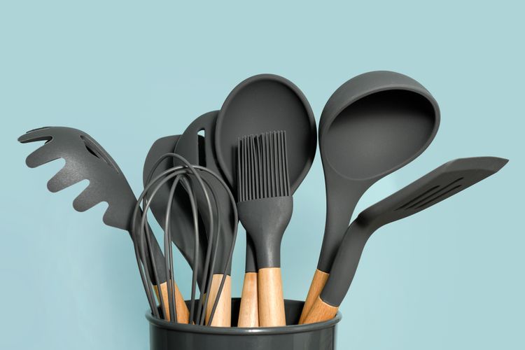 sodet, spatula, bahan sodet yang berbahaya, bahan spatula yang berbahaya, Spatula Berbahan Plastik Berbahaya untuk Kesehatan, Ini Penjelasan Ahli IPB