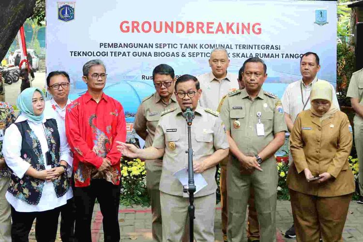 energi terbarukan, biogas, Jakarta Timur, manfaat biogas, kotoran manusia, biogas berbasis kotoran manusia, Manfaatkan Biogas Tangki Septik, Warga Jaktim Bisa Hemat Rp 1,2 Juta per Tahun, Ramah lingkungan, Mengurangi pencemaran tanah dan air, Menghasilkan pupuk organik, Teknologi yang relatif murah dan aplikatif, Alternatif kayu bakar