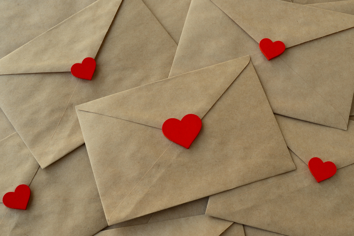 Valentine, Happy Valentine, Hari Valentine, 45 Balasan Ucapan Happy Valentine yang Manis dan Berkesan, Balasan Romantis untuk Pasangan, Balasan Manis untuk Sahabat, Balasan Hangat untuk Keluarga, Balasan Sopan untuk Rekan Kerja atau Kenalan, Balasan Singkat tapi Berkesan, Balasan yang Manis dan Hangat