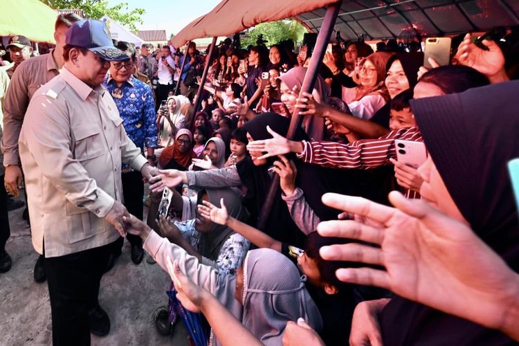 Prabowo, Presiden Prabowo, prabowo, bencana di sumatera, bencana sumatera, bencana sumatera 2025, Prabowo Pastikan Perbaikan Listrik Hampir Rampung dan Air Bersih Dikebut di Padang Pariaman, Daerah Terisolasi Mulai Bisa Diakses, Prabowo Sapa Warga dan Cek Dapur Umum, Fokus Penanganan: Pangan, BBM, dan Infrastruktur di Sumut, Data Basarnas: 3.029 Warga Terdampak, 217 Meninggal, “Kita Semua Satu Keluarga Besar”