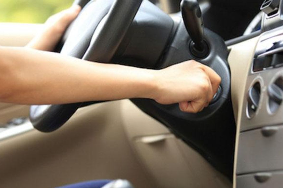 memanaskan mesin mobil, panaskan mesin mobil, Jangan terlalu lama memenaskan mesin, Memanasi mobil terlalu lama, panaskan mesin mobil berapa lama, Alasan Tak Boleh Memanaskan Mesin Mobil Terlalu Lama