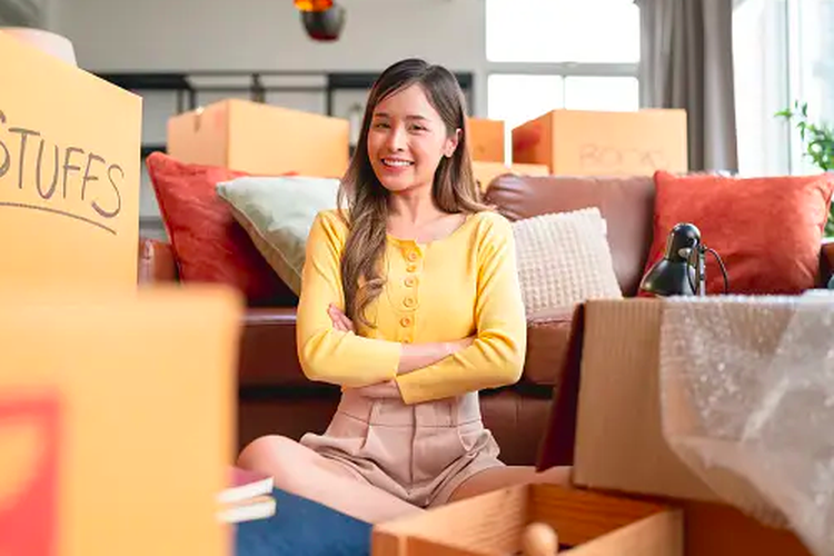 decluttering, menimbun barang, kebiasaan menimbun barang, barang lama, barang tidak terpakai, tips decluttering, cara membuang barang lama, decluttering untuk pemula, cara mengatasi kebiasaan membuang barang, 6 Cara Mengatasi Kebiasaan Menimbun Barang Menurut Psikolog, 1. Mulai dari skala kecil, 2. Sortir barang, 3. Pakai aturan waktu, 4. Lihat fungsinya, 5. Berikan arti baru, 6. Mendapatkan bantuan profesional