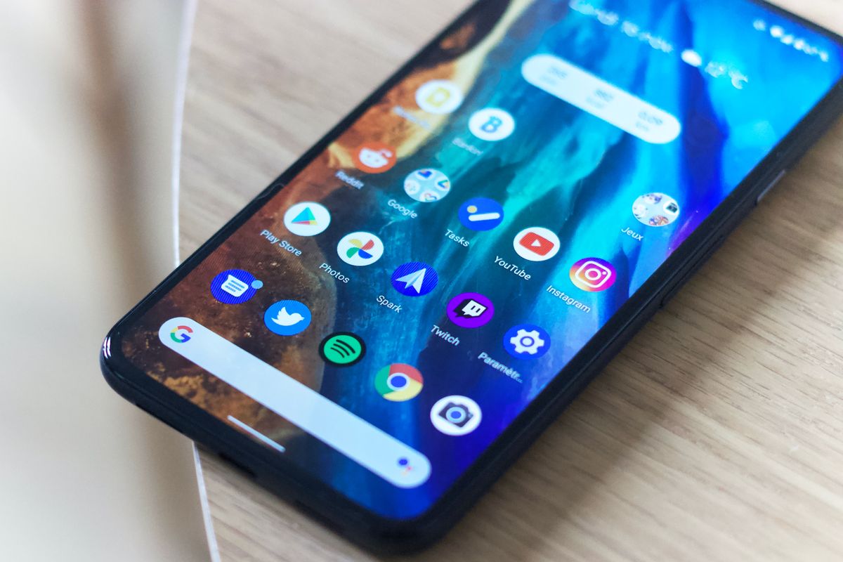 cara menghilangkan iklan di HP Android, 8 Cara Menghilangkan Iklan di HP Android yang Tiba-tiba Muncul dengan Mudah, 1. Matikan iklan pop up di Google Chrome, 2. Matikan notifikasi iklan di Google Chrome, 3. Masuk ke Safe Mode dan hapus aplikasi berbahaya, 4. Aktifkan Play Protect, 5. Menghentikan iklan di HP Samsung, 6. Menonaktifkan layanan iklan di HP Xiaomi, 7. Menghilangkan iklan di HP Xiaomi dengan menonaktifkan MiUI System Ads, 8. Menonaktifkan iklan di HP Xiaomi dari aplikasi tema