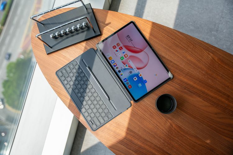 Tablet Honor, Snapdragon 7 Gen 3, MagicOS 9.0, honor indonesia, Honor Pad X9a, Honor Pad 10, honor pad x7, Tablet Serbaguna dengan Fitur AI Canggih Resmi Hadir Indonesia, Ini Spesifikasi dan Harga HONOR Pad 10, Desain tipis nan elegan, Layar tajam dan nyaman di mata, Performa andal dan baterai jumbo, Fitur AI untuk kerja lebih cerdas, Aksesori lengkap, HONOR Pad X9a dan HONOR Pad X7, Harga dan ketersediaan
