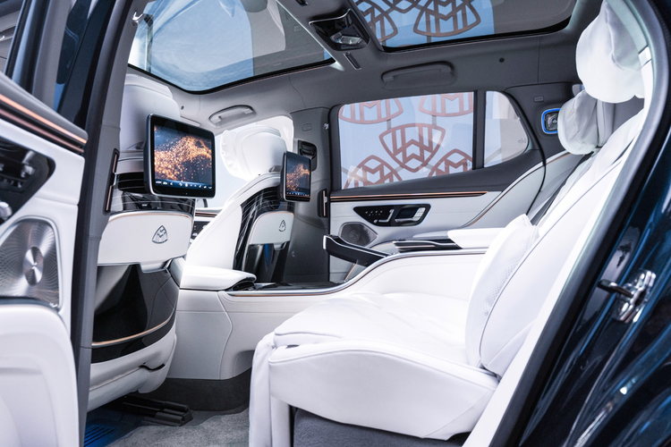 EQS SUV, Mercedes-Benz, Mercedes-Maybach, SUV listrik, mobil listrik, Mercedes-benz, mobil listrik premium, Mercedes-Maybach EQS 680 SUV Meluncur, Harga Tembus Rp 7,65 Miliar