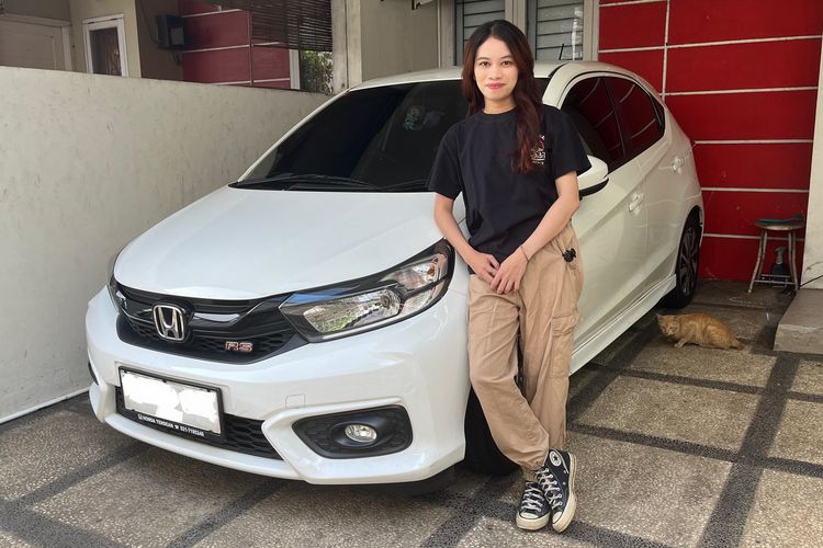 Pertamax, mobil, harga BBM, kenaikan harga Pertamax, Harga Pertamax Naik, Mulai Hitung Ulang Pengeluaran Harian, Tetap Pakai Pertamax, Penggunaan Kendaraan Mulai Dikurangi, Ada yang Mulai Melirik Pertalite, Antara Menjaga Mesin dan Menekan Pengeluaran