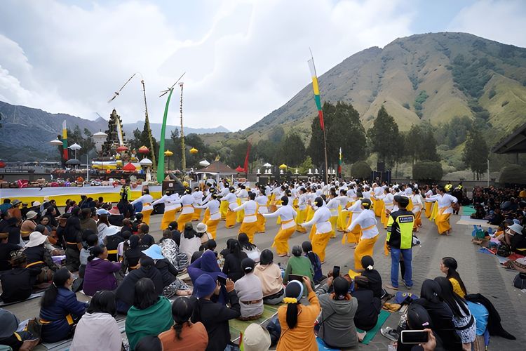 masyarakat Tengger, Upacara Yadnya Kasada, Upacara Yadnya Kasada 2026 di Bromo, Ini Sejarah dan Makna Tradisi Suci Suku Tengger