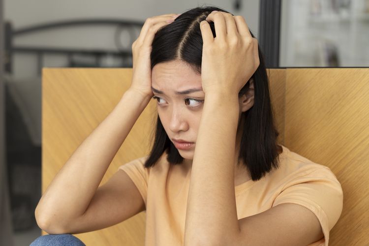 trauma masa lalu, Mengapa Jantung Berdebar Saat Mendengar Hujan atau Getaran? Ini Penjelasan Psikolog, Otak mengingat pengalaman yang menakutkan, Otak bereaksi sebelum logika bekerja, Tubuh masuk mode siaga, Reaksi ini merupakan hal yang wajar