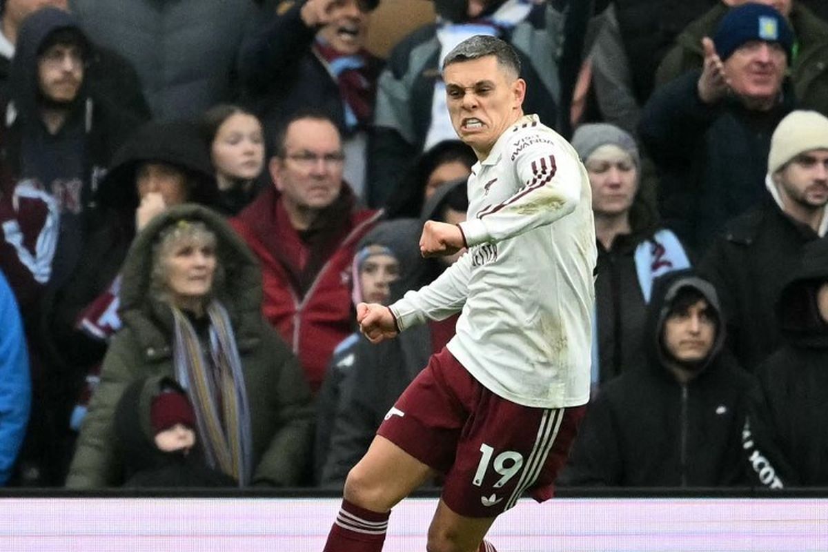 Liga Inggris, Aston Villa, Arsenal, Matty Cash, Emiliano Buendia, Leandro Trossard, Liga Inggris 2025-2026, Premier League, Aston Villa vs Arsenal, hasil Aston Villa vs Arsenal, liga inggris 2025-2026, Hasil Aston Villa Vs Arsenal 2-1, Emiliano Buendia Jadi Pahlawan