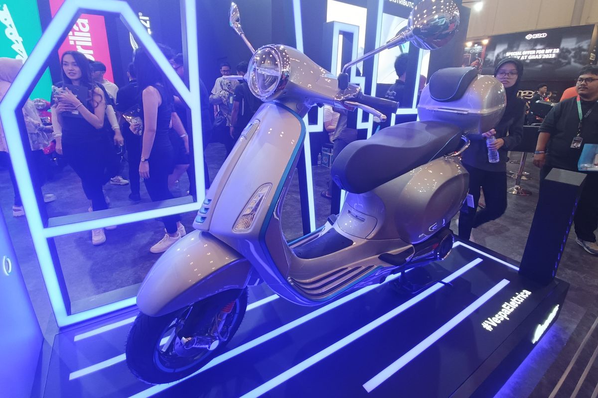 skuter listrik, vespa elettrica, Vespa Listrik, IMOS 2025, Stok Vespa Listrik di Indonesia Sudah Habis