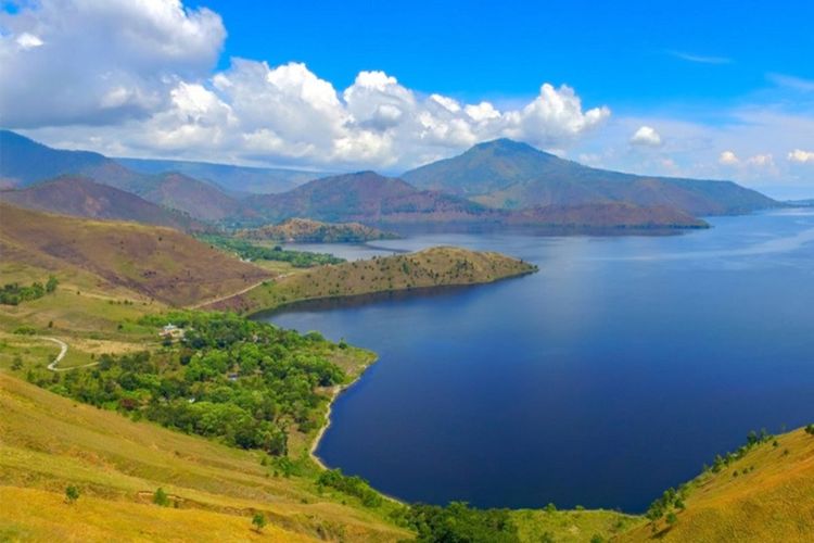 tempat wisata sekitar Danau Toba, 8 Wisata Alam Sekitar Danau Toba, Cocok Untuk Healing, 1. Air Terjun Situmurun, 2. Bukit Holbung, 3. Menara Pandang Tele, 4. Bukit Gibeon, 5. Bukit Indah Simarjarunjung, 6. Air Terjun Efrata, 7. Taman Eden 100, 8. Desa Wisata Tomok