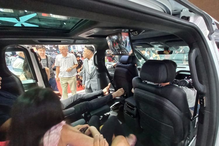 Zeekr 009, Xpeng X9, IIMS 2026, MPV listrik, Adu Spesifikasi MPV Listrik China: Xpeng X9 vs Zeekr 009, Interior &amp; Kenyamanan, Fitur Unggulan, Performa Motor, Kapasitas Baterai: Jarak Tempuh, Kesimpulan