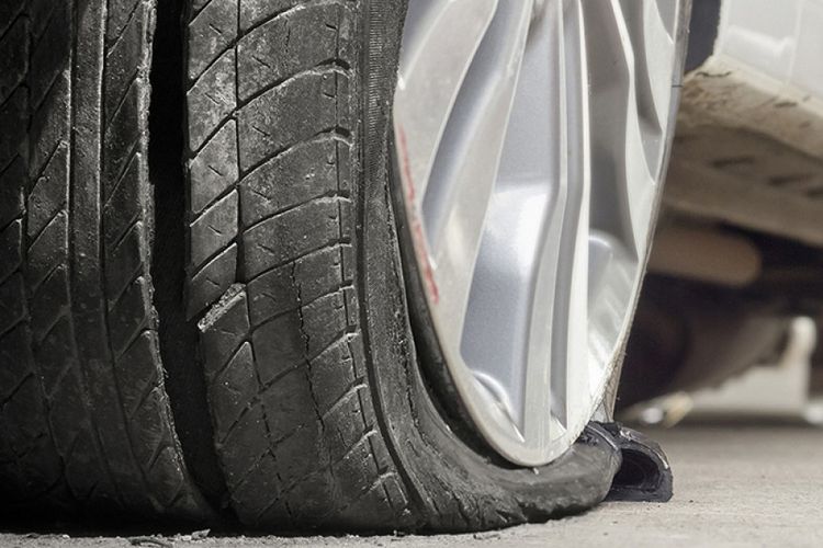 pecah ban, Bridgestone, tekanan ban, Tyre Pressure Monitoring System, TPMS, Pecah Ban, Tekanan ban, ban mobil pecah, tyre pressure monitoring system, Ban Mobil Masih Layak Bisa Pecah di Tol, Begini Penjelasannya