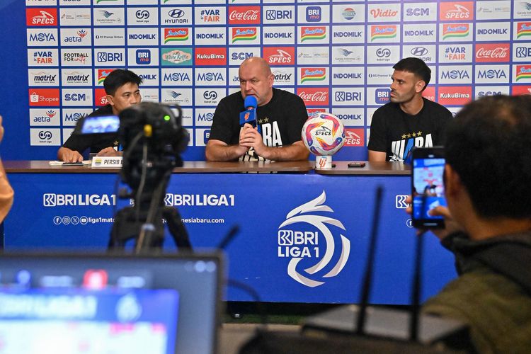Liga 1 2024-2025, Persib Bandung, Persita Tangerang, Victor Igbonefo, Achmad Jufriyanto, Bojan Hodak, Robert Rene Alberts, Persita vs Persib, Persita Vs Persib, Duet Klasik Maung Akan Kembali Bermain