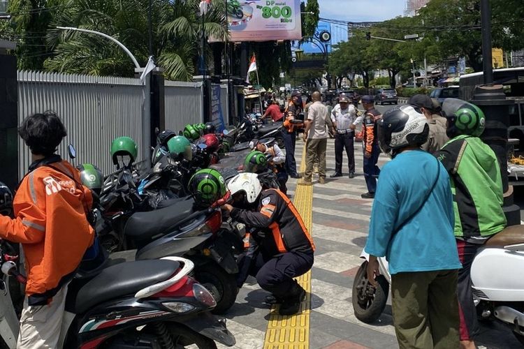 parkir resmi, Parkir Liar, masalah parkir, hak pengendara, Perbedaan Parkir Resmi dan Liar yang Harus Diketahui