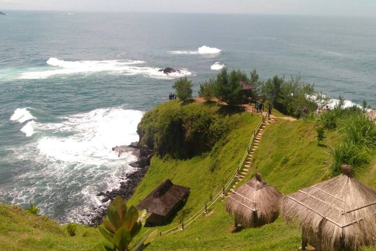 Kebumen, pantai, 8 Pantai Terindah di Kebumen, Ada yang Dijuluki New Zealand-nya Indonesia, 1. Pantai Menganti (Si New Zealand-nya Indonesia), 2. Pantai Surumanis, 3. Pantai Bopong, 4. Pantai Logending (Pantai Ayah), 5. Pantai Karang Bolong, 6. Pantai Laguna Lembupurwo, 7. Pantai Lampon, 8. Pantai Watu Bale