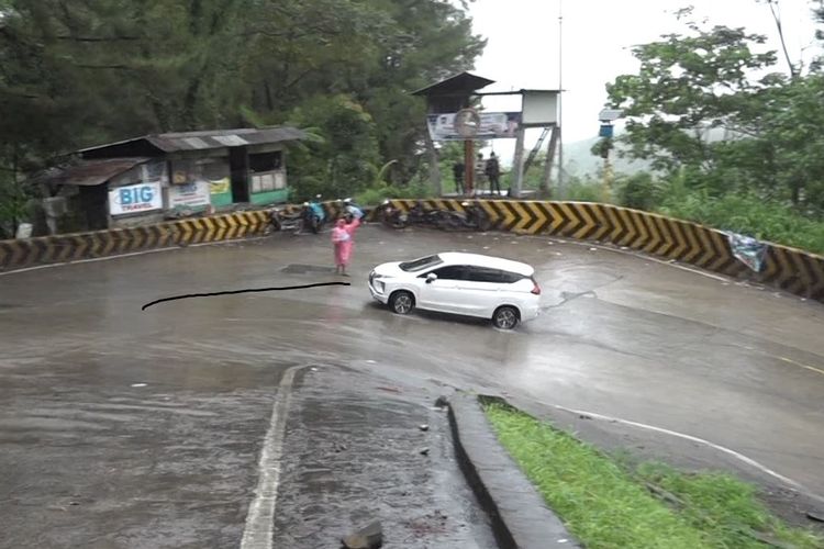 Mematikan AC Mobil, tanjakan curam, pengemudi, kinerja mesin, Pengemudi, mematikan AC mobil, Kebiasaan Mematikan AC Mobil Saat Menanjak: Apa Kata Ahli?, Kebiasaan Mematikan AC Mobil saat Menanjak Perlu Ditinjau Ulang, Penggunaan AC pada Mobil Modern Tak Lagi Membebani, Keterampilan Pengemudi adalah Kunci Utama, Kesimpulan
