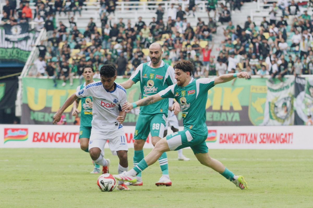 Super League, Arema FC, Persebaya, Arema FC vs Persebaya, Marcos Santos, Persebaya Surabaya, Bernardo Tavares, Cara Nonton Laga Arema FC vs Persebaya di Super League 2025-2026