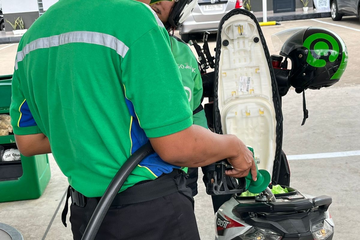 gaya berkendara, BBM motor matik, Ketahui Penyebab BBM Motor Matik Boros dan Solusi Efisiennya