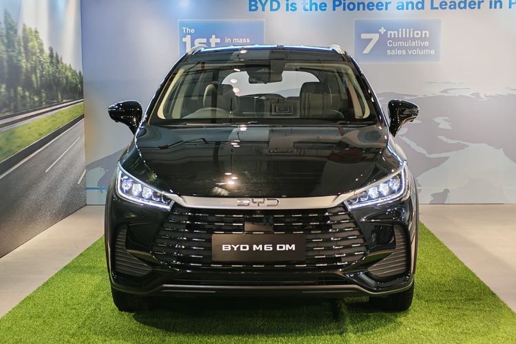 BYD M6 DM, hybrid, Wuling, PHEV, produksi, pabrik, Ditanya Soal BYD M6 DM, Begini Respons Wuling
