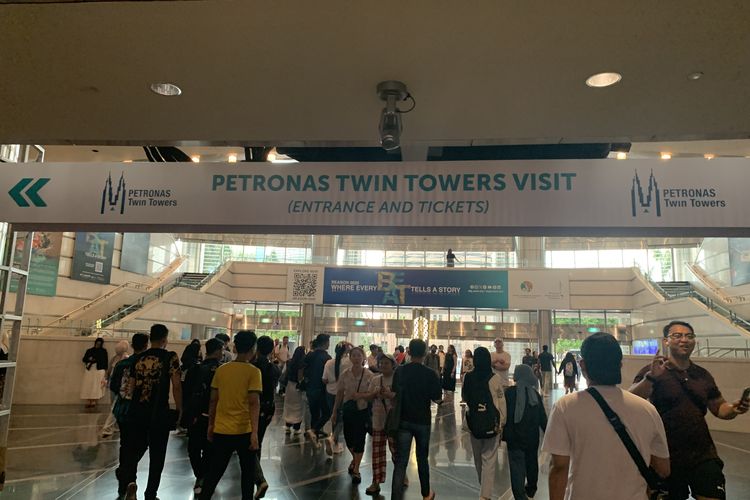 Menara Kembar Petronas, menara kembar petronas foto, menara kembar petronas kuala lumpur, tempat wisata dekat menara kembar petronas, tinggi menara kembar petronas, BERITA FOTO: Menara Kembar Petronas yang Jadi Ikon Malaysia