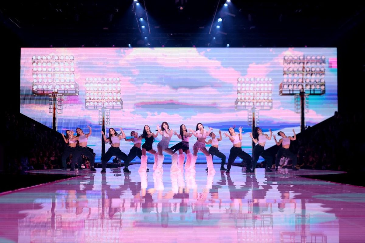 TWICE, Jihyo TWICE, Momo TWICE, Nayeon TWICE, Tzuyu TWICE, Nayeon, victorias secret, victoria secret fashion show 2025 kapan, victoria secret fashion show 2025, twice victoria secret, Intip Gaya 4 Member TWICE di Victoria’s Secret Fashion Show 2025