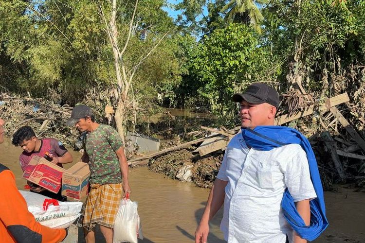 Aceh Utara, aceh utara, banjir di aceh utara, banjir di aceh, banjir di aceh 2025, longsor di aceh, longsor di aceh 2025, Kampung Tenggelam, Ratusan Warga Aceh Utara Mengungsi di Jalan Nasional Tanpa Bantuan, Kampung Tenggelam, Warga Bertahan Tanpa Bantuan, Akses Darat Lumpuh, Gubernur Terbang ke Aceh Utara, Kerusakan Tanggul Parah di Krueng Pase dan Krueng Keureuto, Banjir Meluas: Ribuan Rumah Terendam, Warga Ketakutan, Komunikasi Kolaps, Evakuasi Terhambat, Akses Masih Lumpuh, Warga Terisolasi