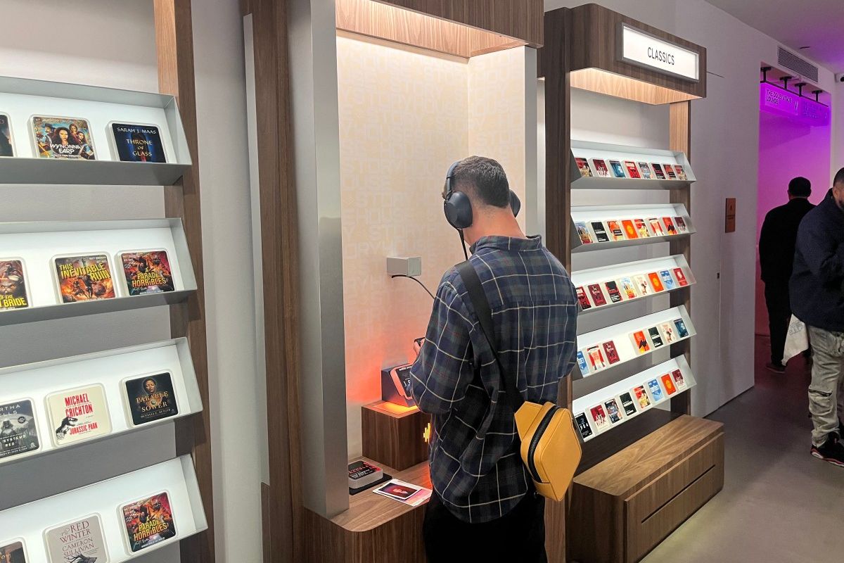 audiobook, Amerika Serikat, Audible Story House, Pertama di Dunia, Toko Buku Tanpa Buku Resmi Dibuka di AS