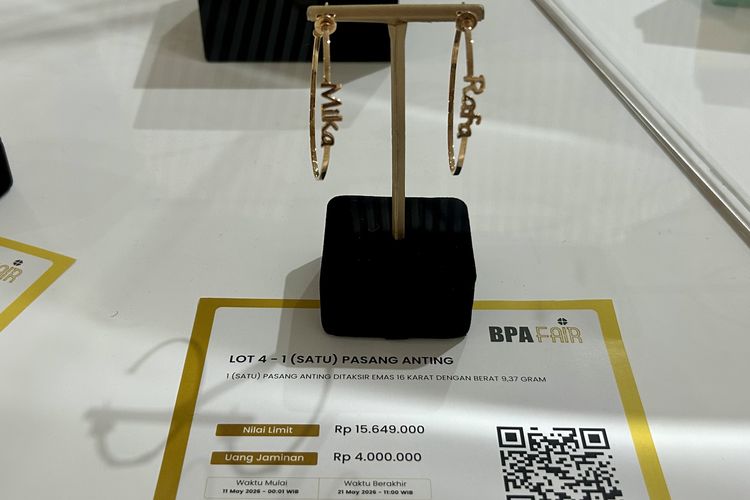 Sandra Dewi, BPA Fair 2026, 10 Perhiasan Sandra Dewi yang Dilelang di BPA Fair 2026, 1. Kalung liontin bertuliskan “Sandra Dewi”, 2. Kalung “Sandra” dari Felice Jewellery, 3. Kalung permata , 4. Dua cincin dari Sandra Dewi Gold, 5. Kalung kunci dari Tiffany &amp; Co., 6. Paket eksklusif 12 perhiasan, 7. Anting besar berinisial “SDW”, 8. Anting bertuliskan “Mika” dan “Rafa”, 9. Gelang “SDW”, 10. Paket 12 perhiasan lengkap