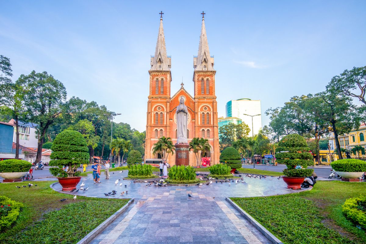 Vietnam, Ho Chi Minh City, Saigon, Itinerary Wisata 4 Hari 3 Malam di Ho Chi Minh City, Tertarik Coba?, Hari 1: Jantung Kota dan Jejak Kolonial, Hari 2: Warisan Spiritual dan Keseharian Lokal, Hari 3: Menyelami Sejarah Kota yang Mendalam, Hari 4: Menikmati Momen Terakhir dan Persiapan Pulang, Panduan Keamanan Singkat di Kota Ho Chi Minh