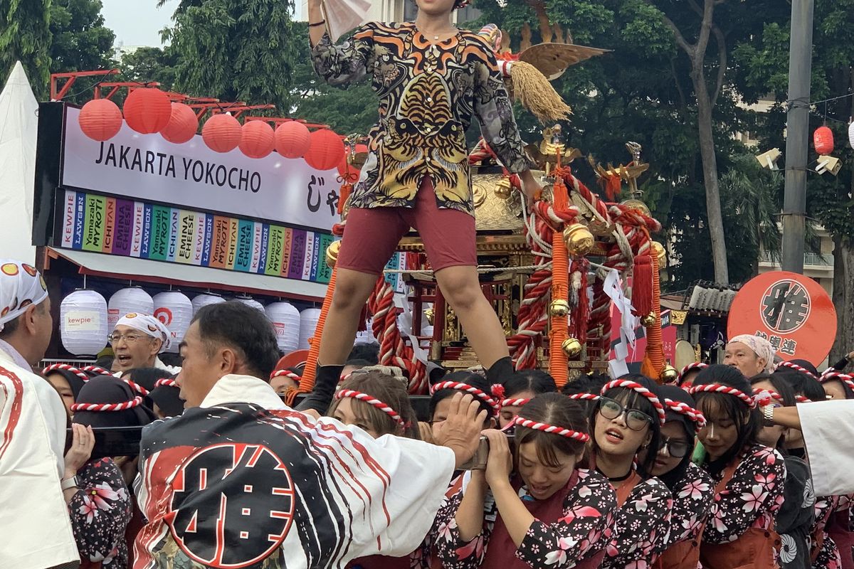 jak japan matsuri 2025, jak japan matsuri 2025 tiket, wisata jepang di jakarta, wisata nuansa jepang di jakarta, aktivitas seru di jak japan matsuri 2025, 8 Aktivitas Seru di Festival Jak-Japan Matsuri 2025, Banyak yang Gratis, 1. Menonton omikoshi, 2. Nonton konser, 3. Cari tahu info destinasi wisata di Jepang, 4.  Kulineran, 5. Ikut ragam aktivitas khas Jepang, 6. Berfoto dengan cosplayer, 7. Main games, 8. Cari tahu info beasiswa dan peluang kerja di Jepang