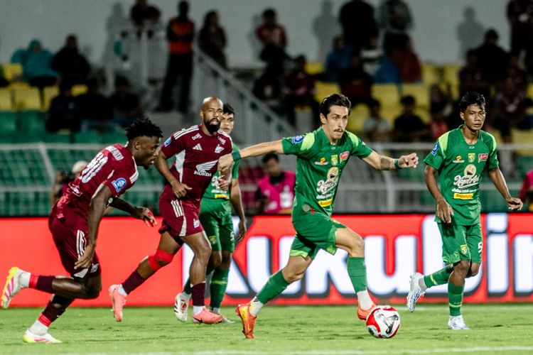 Persebaya, Leo Lelis, Borneo FC, Persebaya vs Borneo FC, Leo Lelis Tepikan Nostalgia demi Tiga Poin
