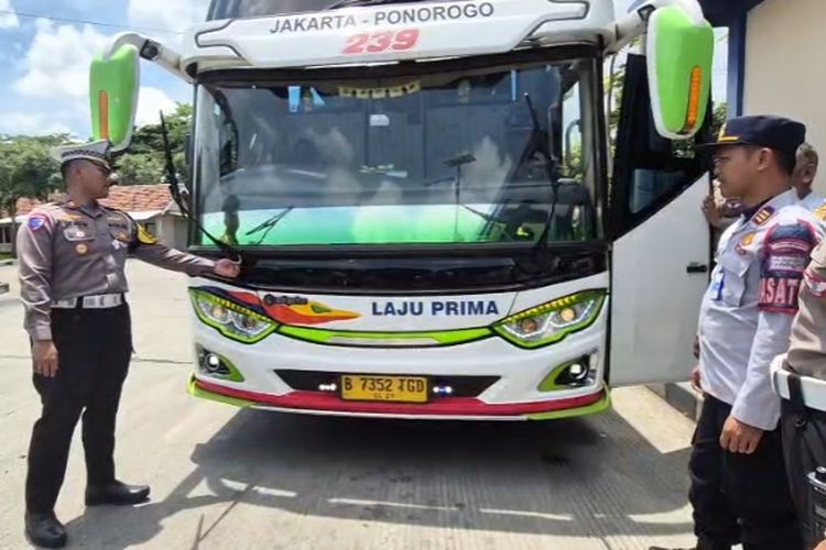 Ramp check, libur natal dan tahun baru, Nataru, melanggar, ramp check, Lakukan Pelanggaran, Ribuan Bus Dilarang Beroperasi Jelang Nataru