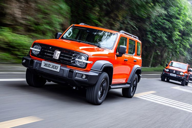 iCar V23, mobil, GWM Tank 300, mobil listrik, Komparasi iCar V23 dan GWM Tank 300 Hybrid di Segmen SUV Boxy, Dimensi dan Karakter Dasar, Performa, Off-Road, Baterai dan Efisiensi, Interior, Beda Konsep, Beda Target